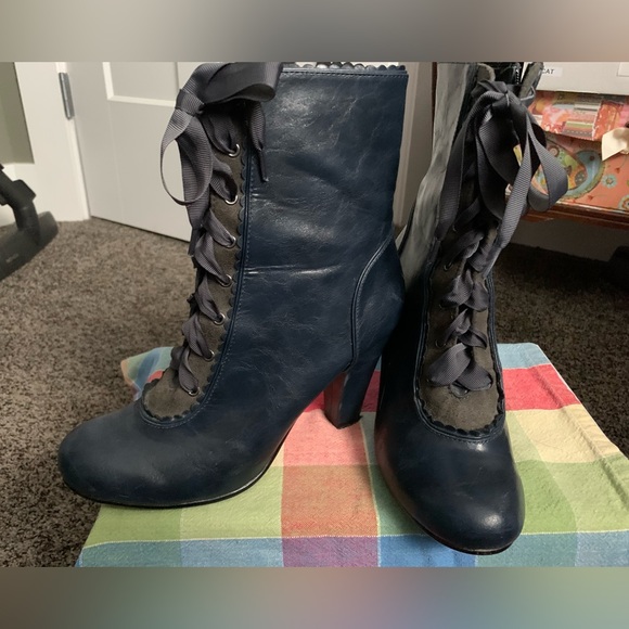 Navy blue zip up heeled lace front boots size 8 new condition - Picture 3 of 6